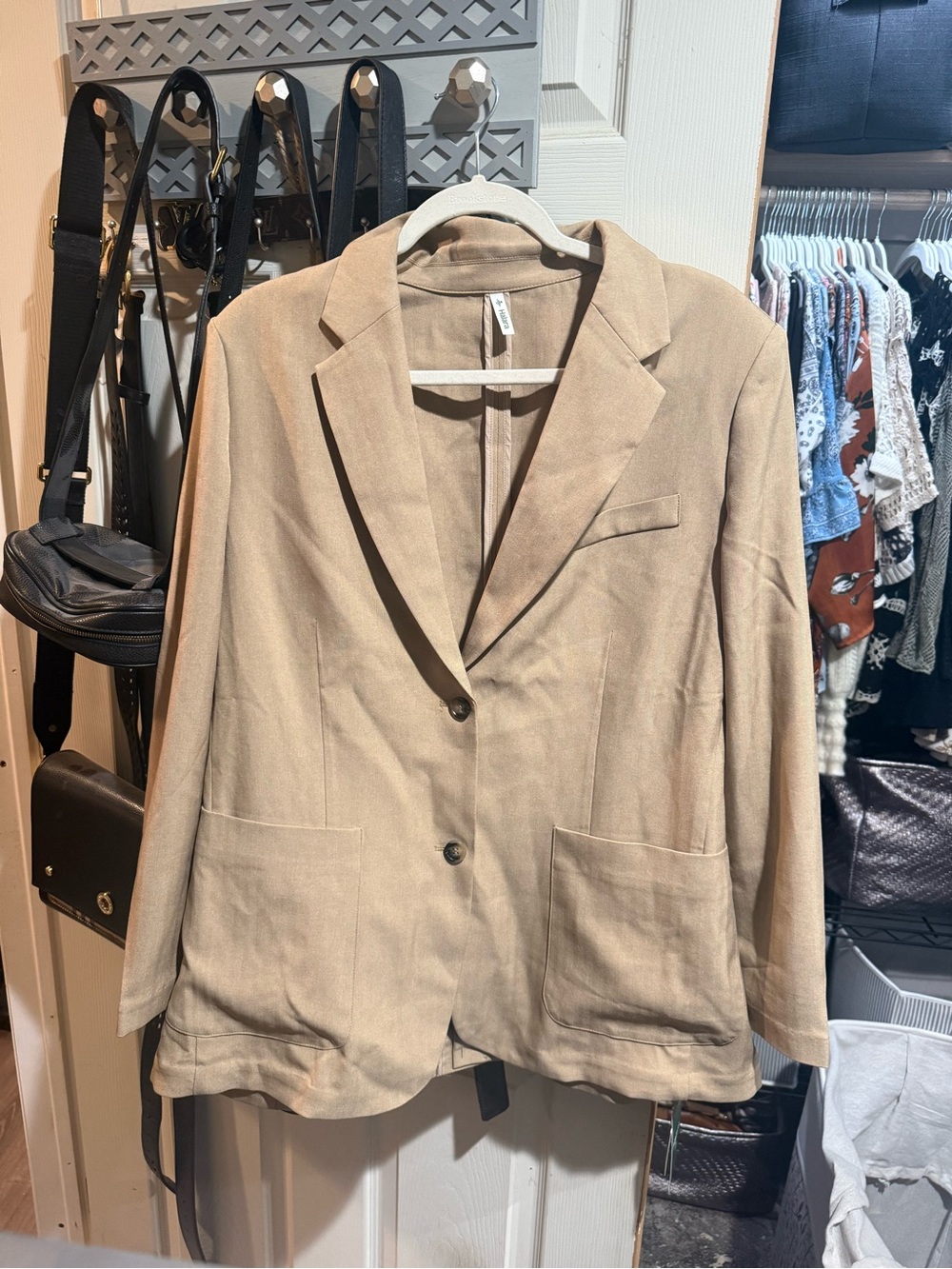 HALARA- Notched Collar Long Sleeve Work Blazer with Pockets in Sandstone
